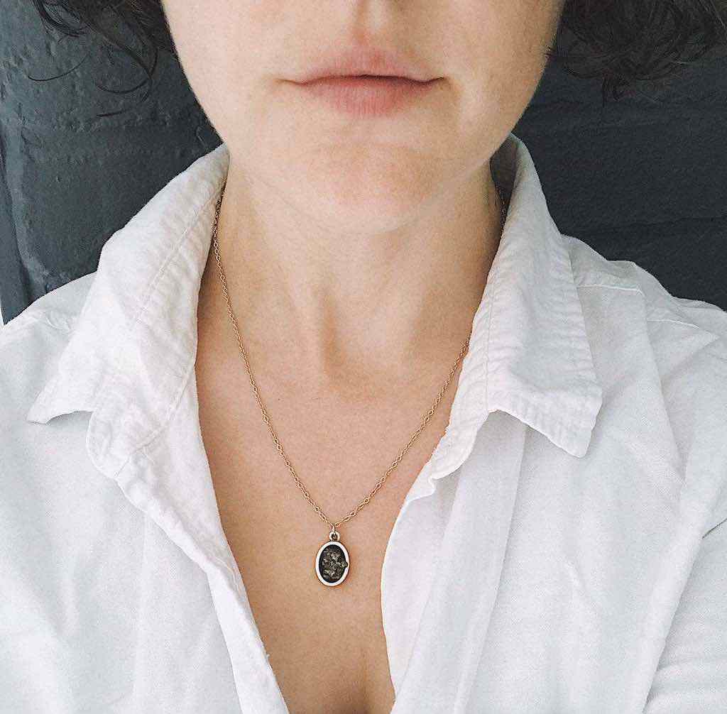 アクセサリー Etrarium Meteorite Necklace Oval Raw Meteorite Necklace - Authentic Space Meteorite Pendant