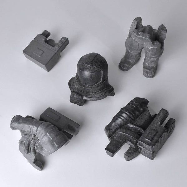 Astronaut puzzle with 5 pieces, gift for adult space lovers.