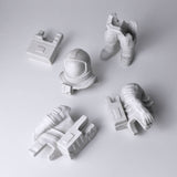 Astronaut puzzle with 5 pieces, gift for adult space lovers.
